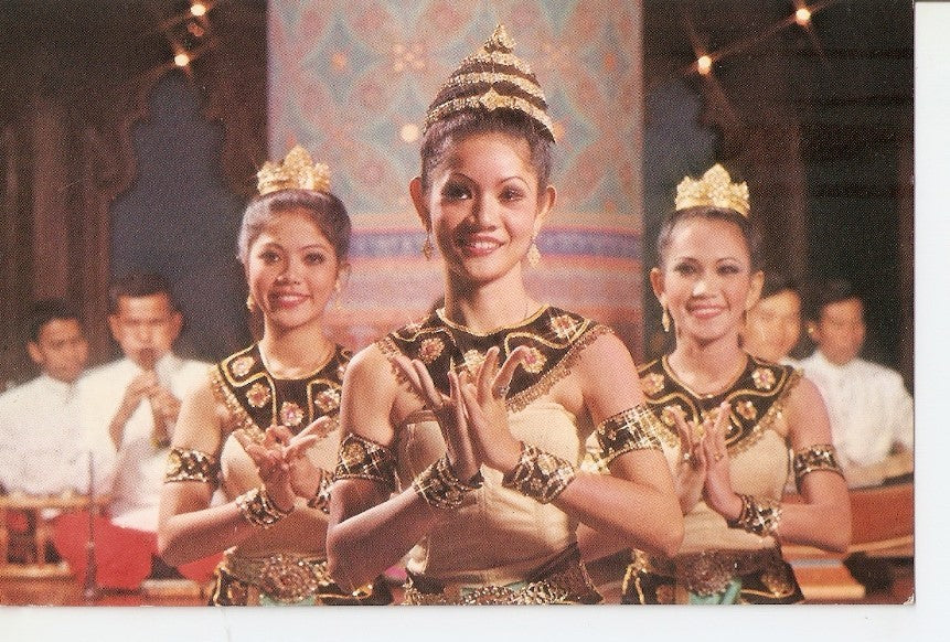 Postal 037403 : Beautiful Thai dancers during a traditional Thai feat at The Dusit Thanis Sukhothai Restaurant