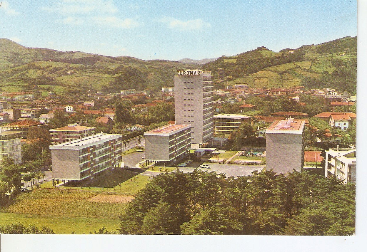 Postal 037675 : Zarauz. Vista panoramica y complejo turistico Euromar
