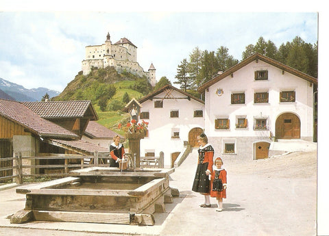 Postal 037688 : Tarasp. Dorfplatz und Schloss