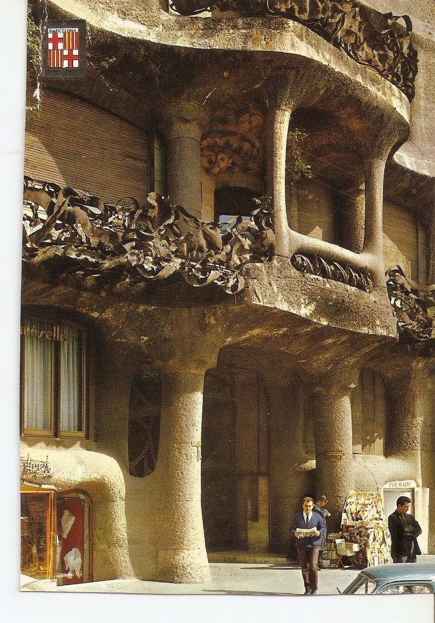 Postal 037716 : Barcelona. Obras de Gaudi. La Pedrera. Fachada detalle