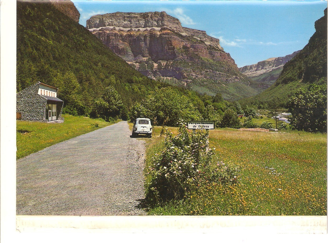 Postal 038224 : Parque Nacional de Ordesa. Entrada al Valle y la Fraucata al fondo