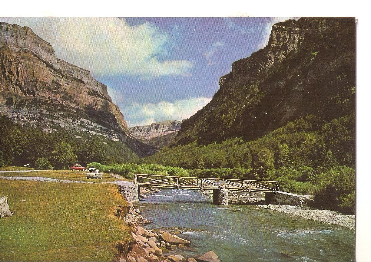 Postal 038231 : Parque Nacional de Ordesa (Pirineo Aragones). Rio Arazas y Las Proas. Al fondo Soaso