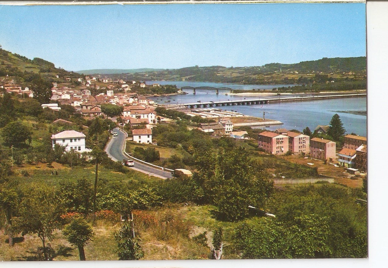 Postal 038253 : Puentedeume (La Coruña). Entrada por la carretera de la Coruña
