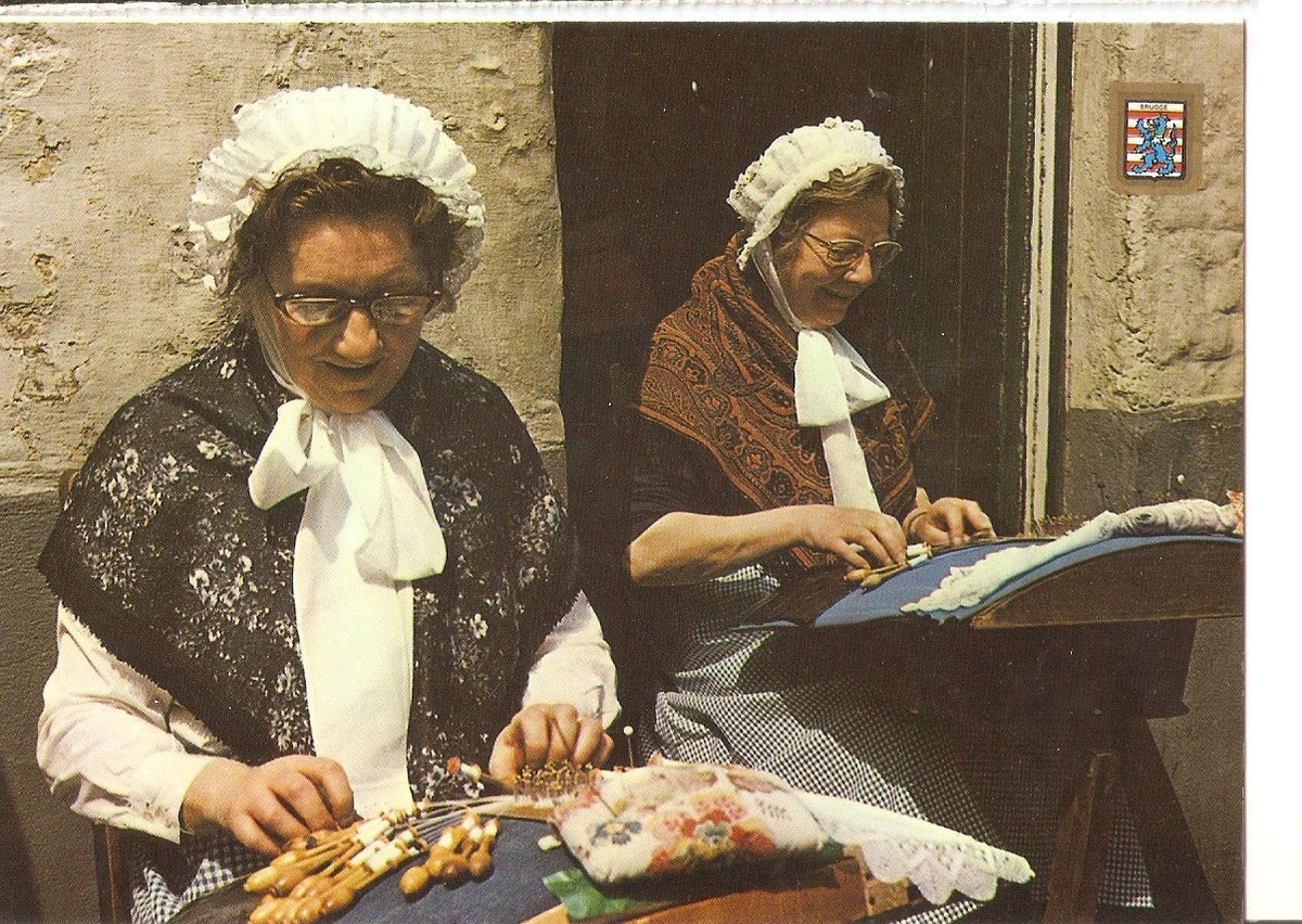 Postal 038557 : Brugge. Lacemakers