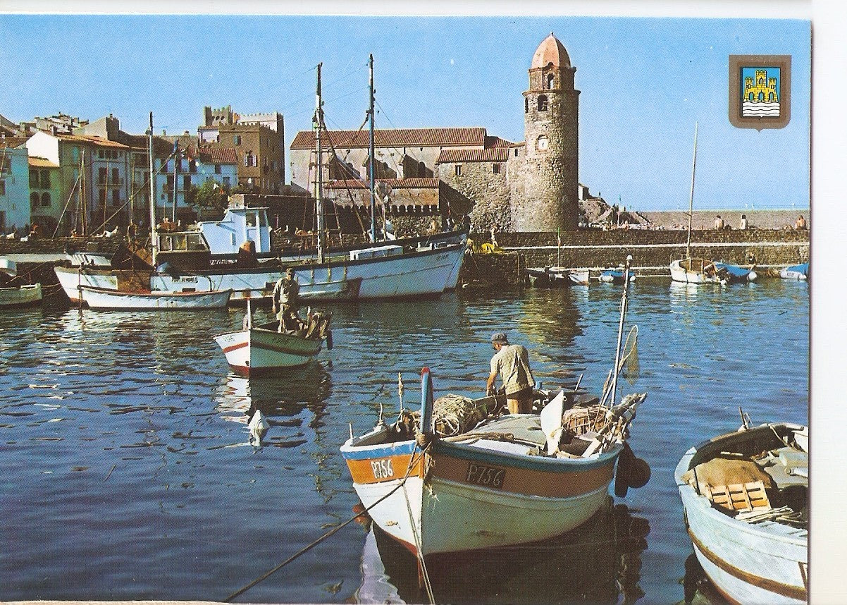 Postal 038626 : Celebre petit port Catalan. Vue sur le Clocher de leglise parossiale (XVIIeme s.)