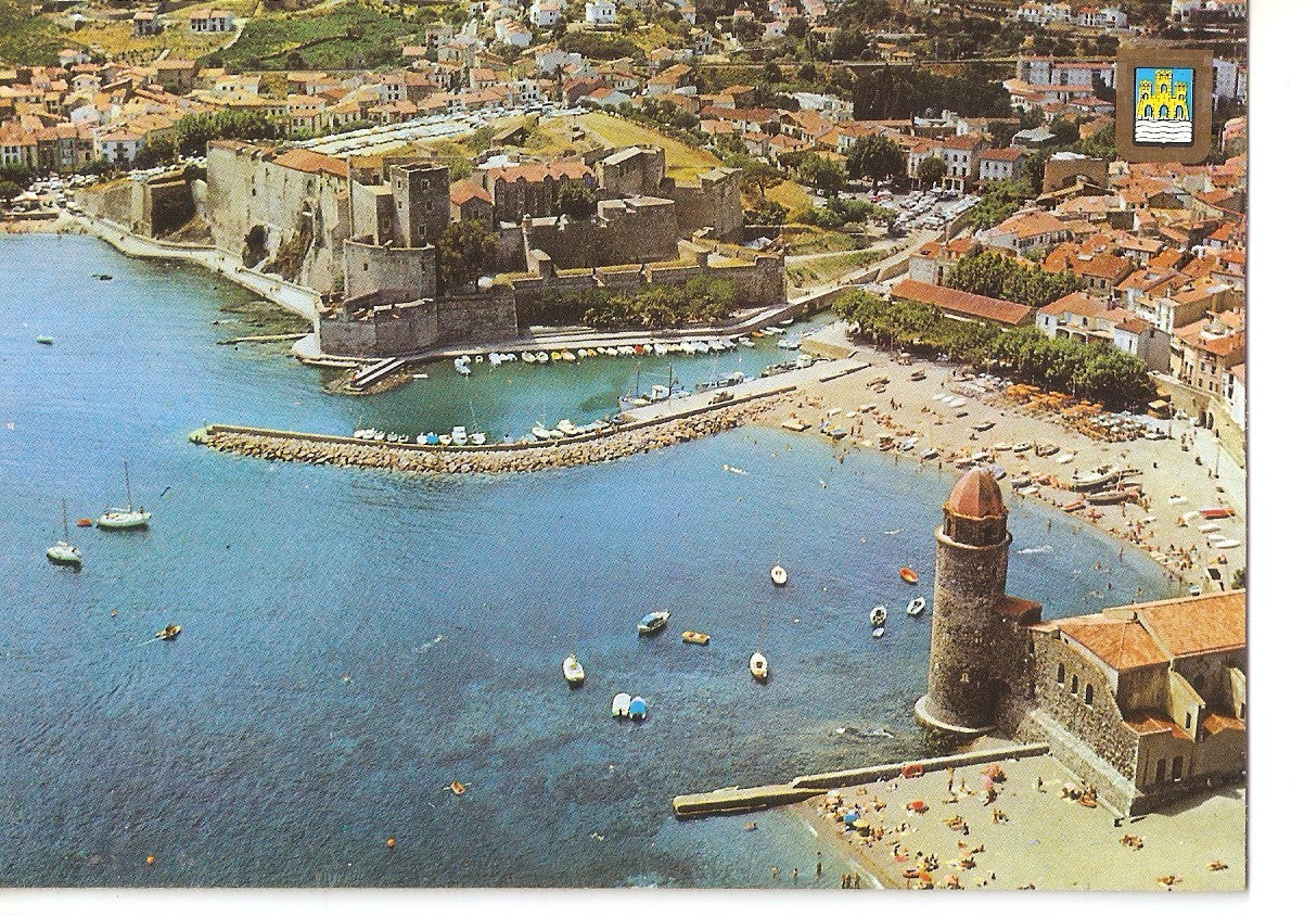 Postal 038627 : Vue aerienne sur le Celebre clocher et le Château Royal