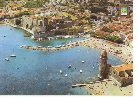 Postal 038627 : Vue aerienne sur le Celebre clocher et le Château Royal