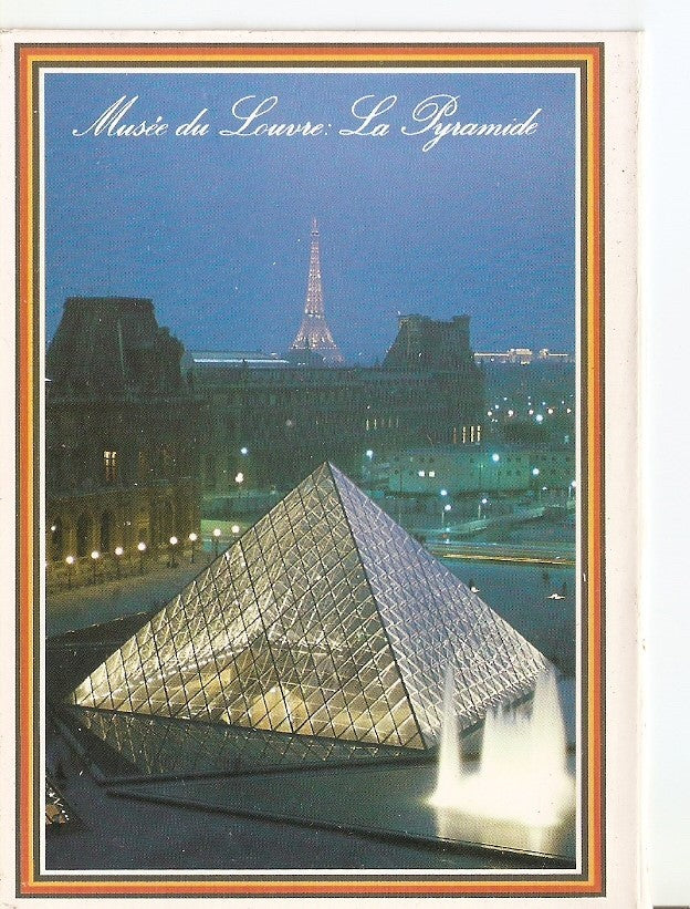 Postal 038851 : Paris la Nuit. Musee du Louvre. Cour Napoleon. La Pyramide