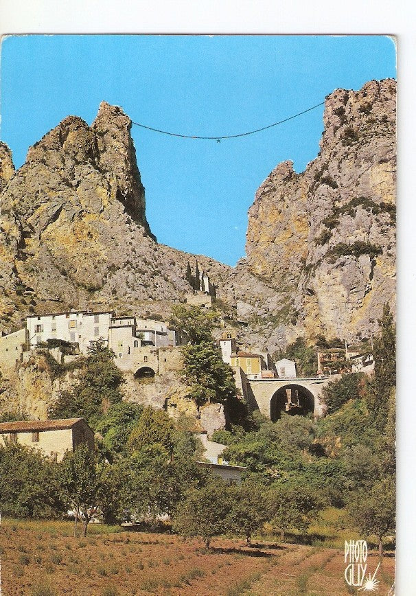 Postal 039484 : Moustiers-Sainte-Marie. Basses-Alpes