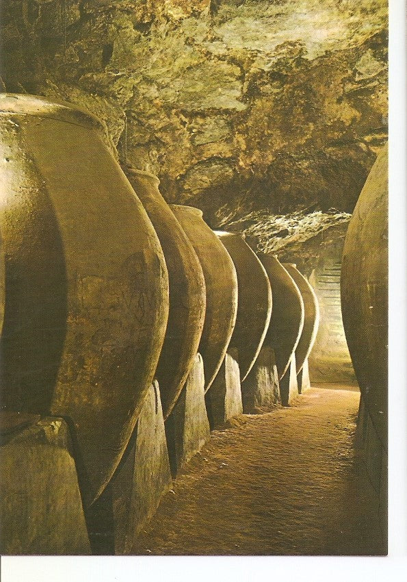Postal 039710 : Chinchon (Madrid). Meson - Cuevas del vino. Subida a la tinaja empotrada