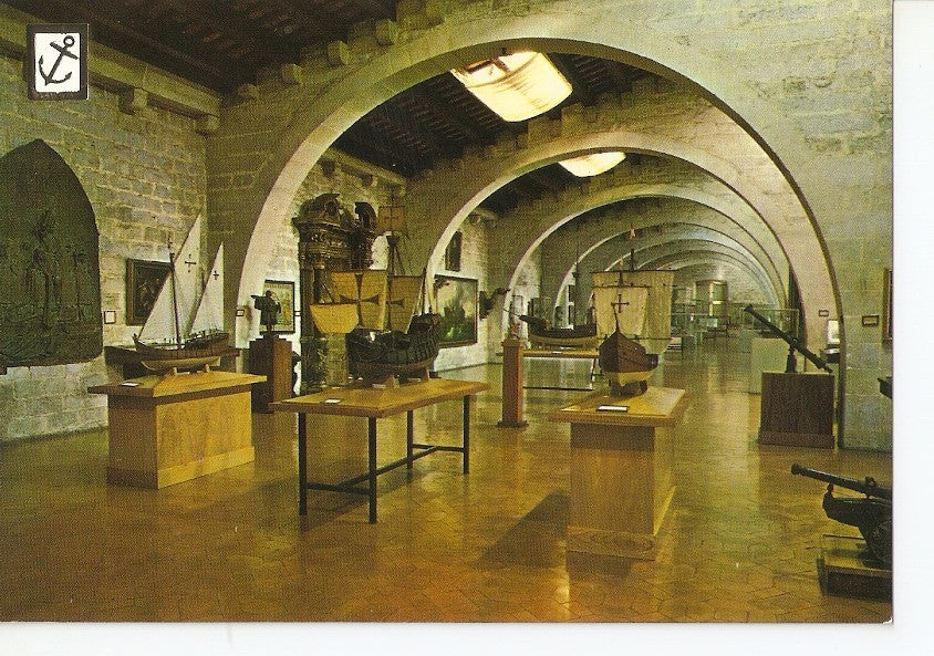 Postal 039759 : Barcelona. Museo Maritimo Sala de Pedro IV. Modelos de las tres carabelas de Colon