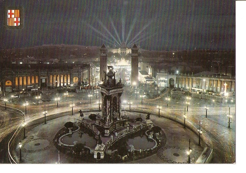 Postal 039886 : Barcelona. Plaza España y entrada al Parque de Montjuich. Vista nocturna