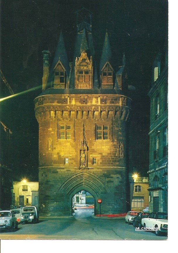 Postal 040026 : Bordeaux (Gironde). La Porte de Cailhau illuminee