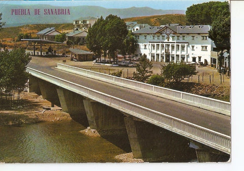 Postal 040362 : Puebla de Sanabria. Puente sobre el Rio Castro. Al fondo Hostal los Perales