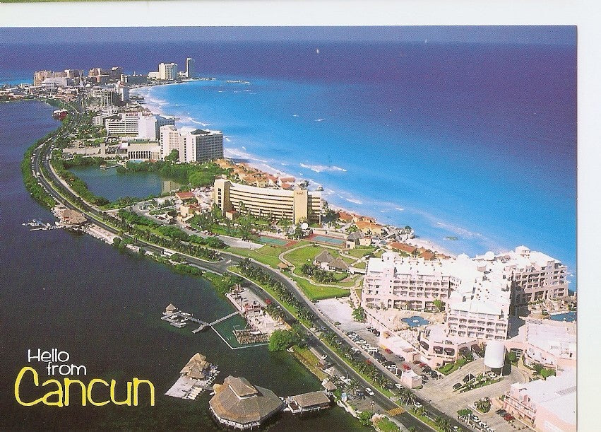 Postal 040627 : Aerial view of Cancuns hotel zone