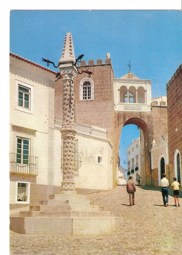 Postal 041223 : The Pillory (XVI century) and Alcaçovas entrance 