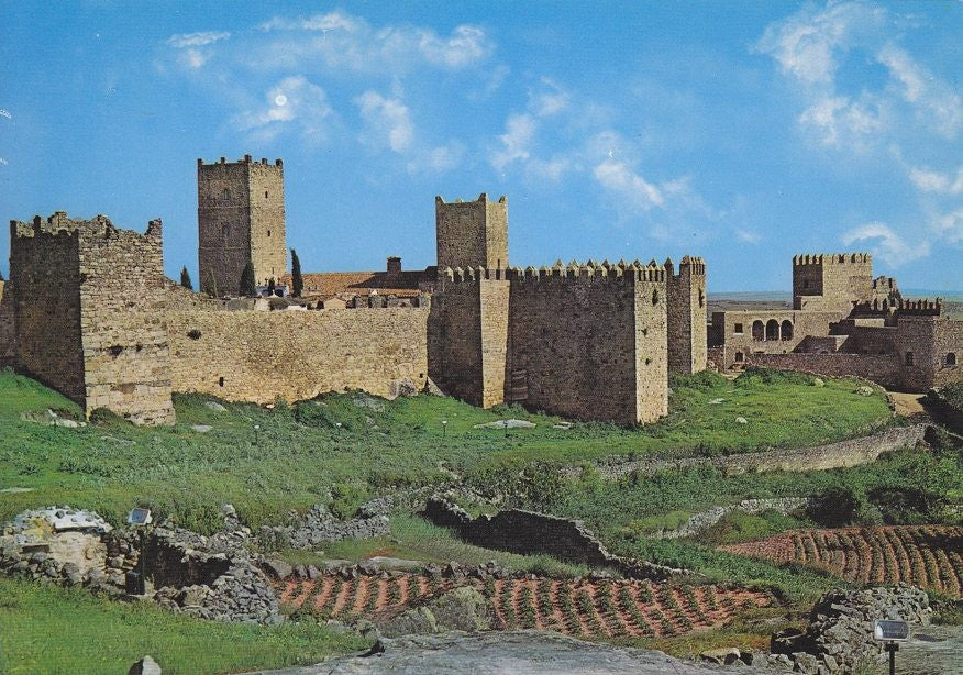 Postal 60339. Murallas de Poniente. Trujillo