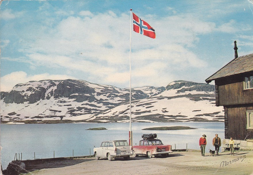 Postal 60370. Montaña y hotel.  Noruega
