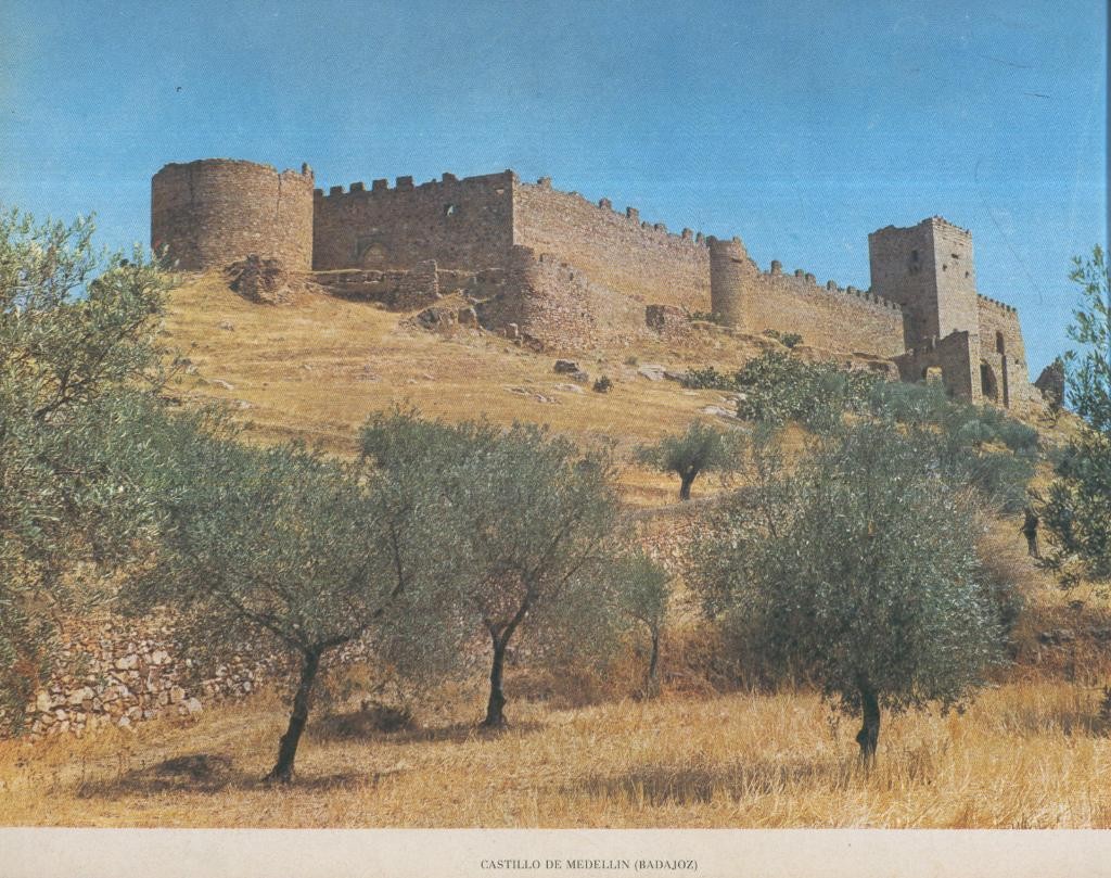 Lamina Castillos de España Edicion 1967 No.062: CASTILLO DE MEDELLIN (BADAJOZ)
