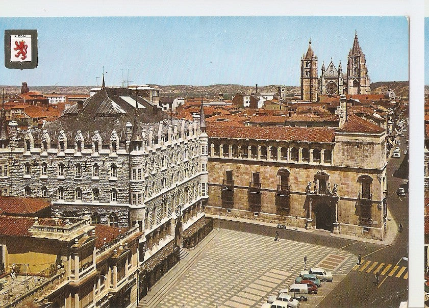 Postal 044384 : Leon. Casa de Botines y Palacio de Guzman el Bueno