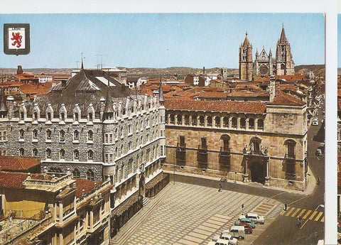 Postal 044384 : Leon. Casa de Botines y Palacio de Guzman el Bueno
