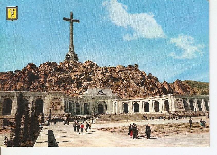 Postal 044386 : Santa Cruz del Valle de los Caidos. Explanada y fachada princial del Monumento