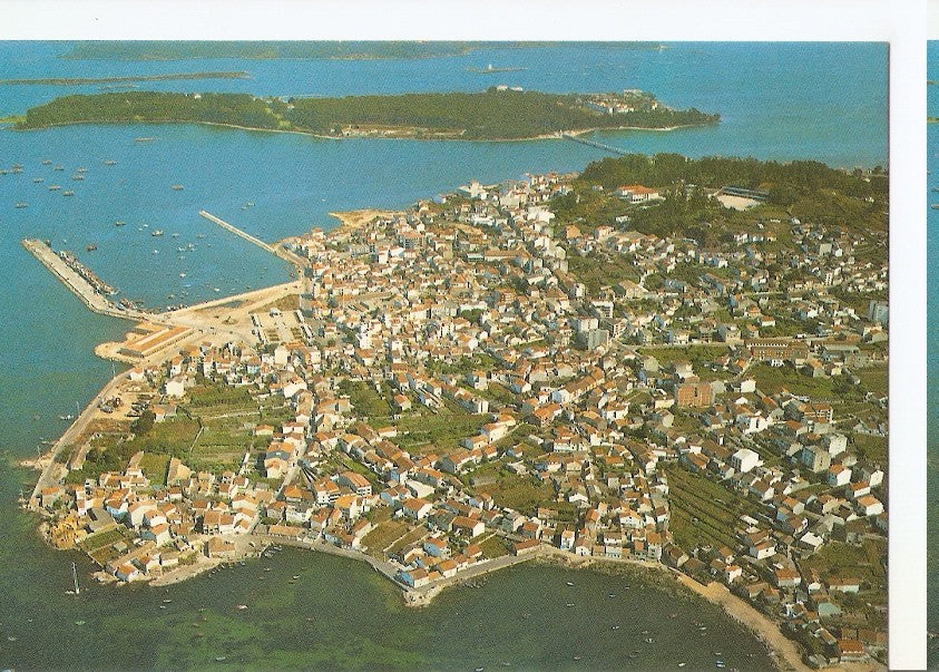 Postal 044517 : El Grove (Pontevedra). Vista aerea al fondo Isla de la Toja