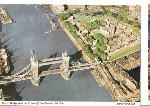 Postal 044628 : Tower Bridge and the Tower of London. Aerial view