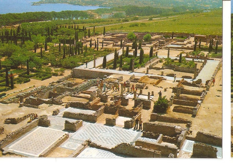 Postal 044635 : Costa Brava. Vista aerea de la zona de mosaicos de la Casa Romana no1 de Ampurias