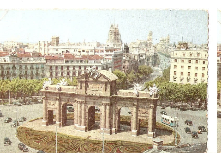 Postal 044725 : Madrid. Panoramica de la Puerta de Alcala
