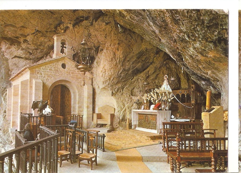 Postal 044794 : Covadonga. Gruta y Virgen de Covadonga