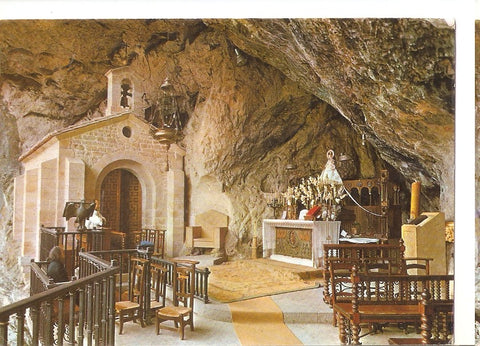 Postal 044794 : Covadonga. Gruta y Virgen de Covadonga