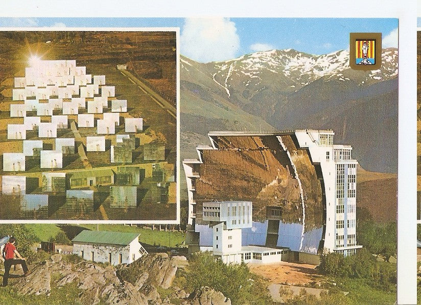 Postal 044893 : Le four solaire. Font Romeu Odeillo Lumiere et Coueleurs de la Cerdagne