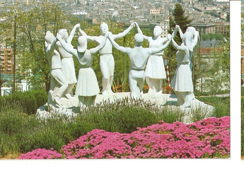 Postal 044897 : Barcelona.. Monumento a la Sardana y vista parcial
