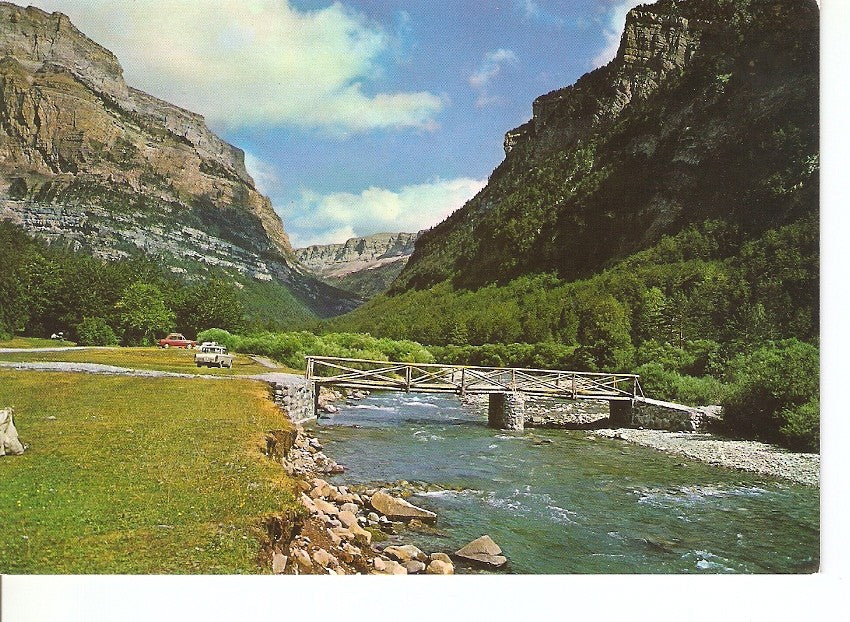 Postal 044938 : Parque Nacional de Ordesa (Pirineo Aragones). Rio Arazas y Las Proas. Al fondo. Soaso