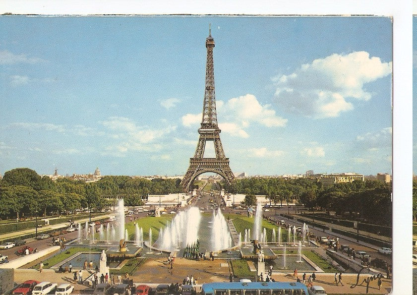 Postal 044996 : Paris. La Tour Eiffel et les Jardins du Trocadero