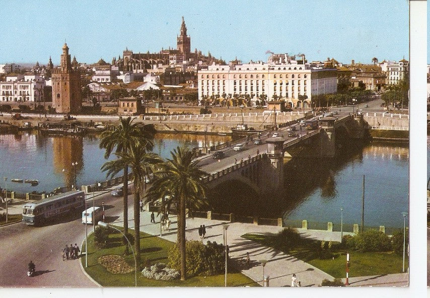 Postal 045068 : Sevilla. Rio Guadalquivir y vista parcial 