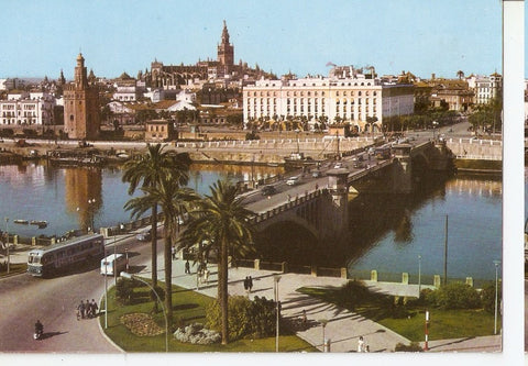 Postal 045068 : Sevilla. Rio Guadalquivir y vista parcial 