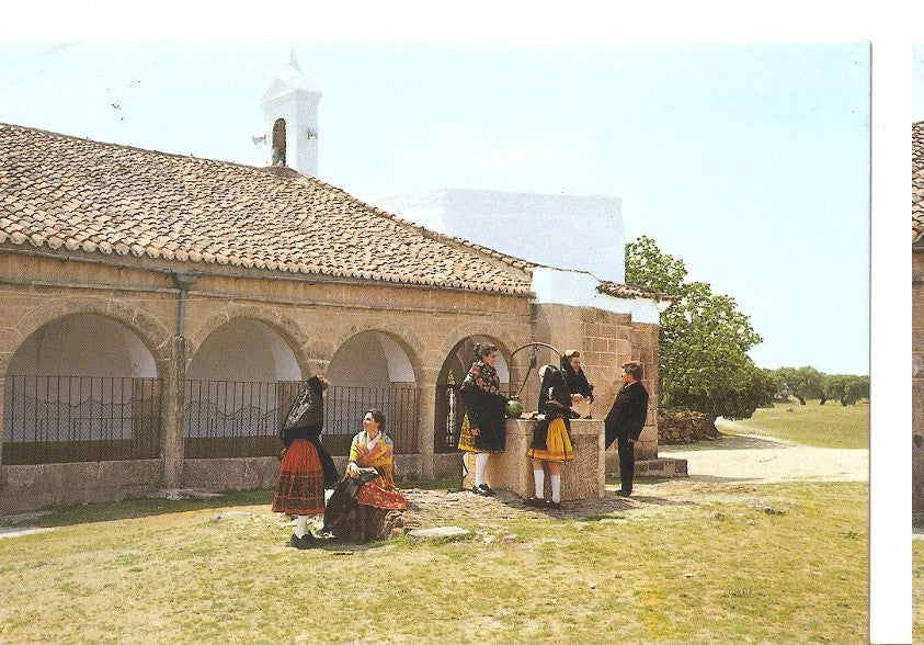 Postal 045121 : Arroyo de la Luz (Caceres). Santuario de la Virgen de la Luz. Jovenes con el traje tipico Arroyano