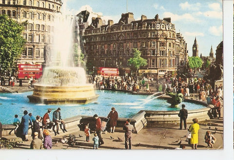 Postal 045235 : Fountain in Trafalgar Square London