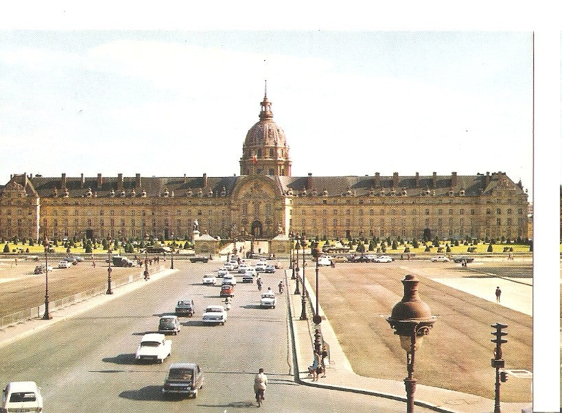 Postal 045240 : Paris Façade de lHotel des Invalides dont le dome abrite le cercueil de Napoleon