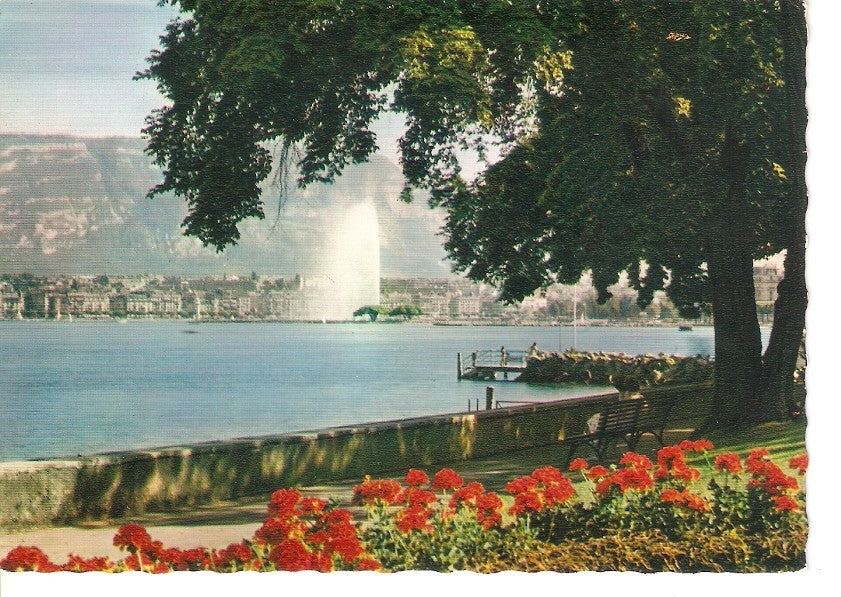 Postal 045414 : Geneve. La Villa le Jet deau et le Saleve depuis la Perle du Lac