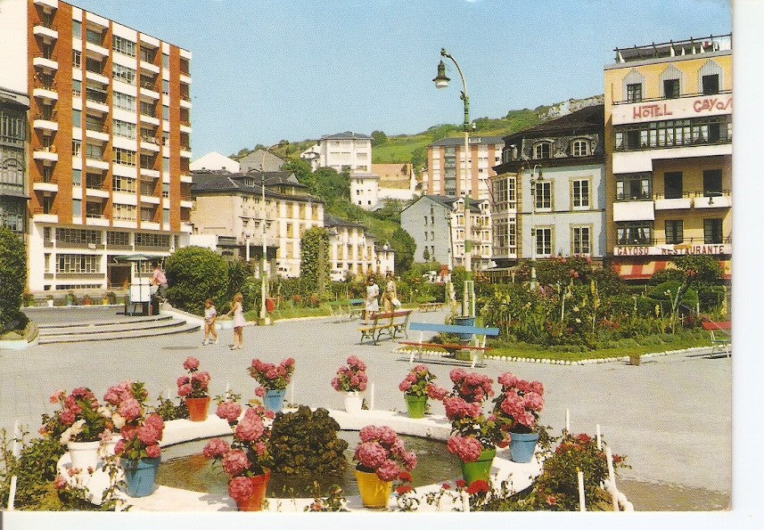 Postal 045663 : Luarca (Asturias). Plaza del Generalisimo
