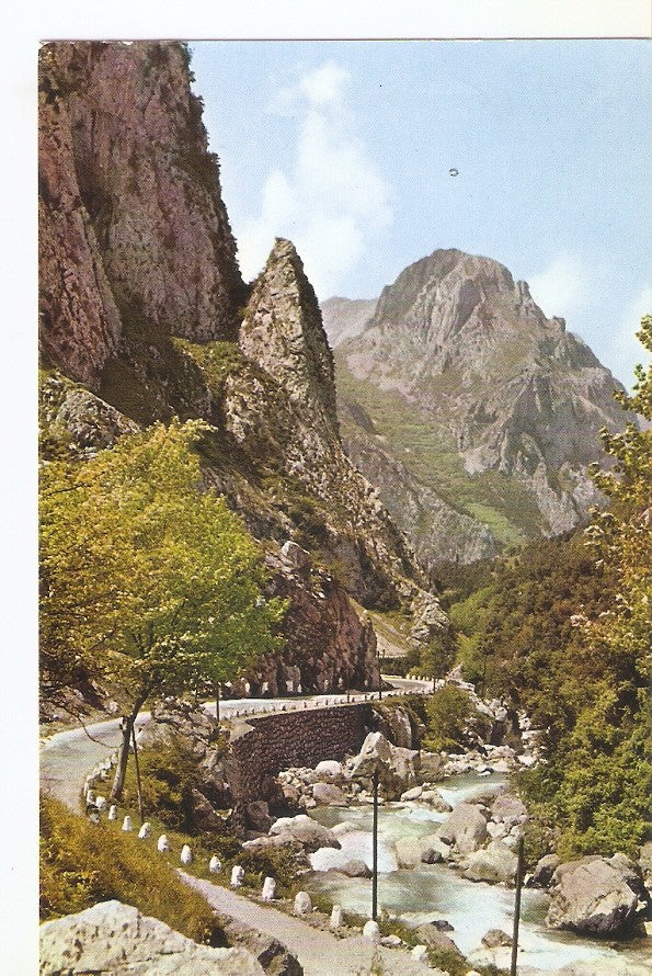 Postal 045664 : Picos de Europa. Carretera Unquera Potes. Desfiladero de la Hermida