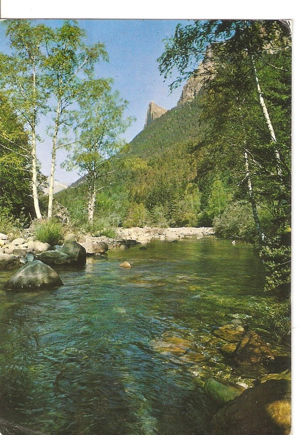 Postal 045765 : Parque Nacional de Ordesa. Pirineo Aragones. Rio Arazas - Al fondo Tozal del Mallo