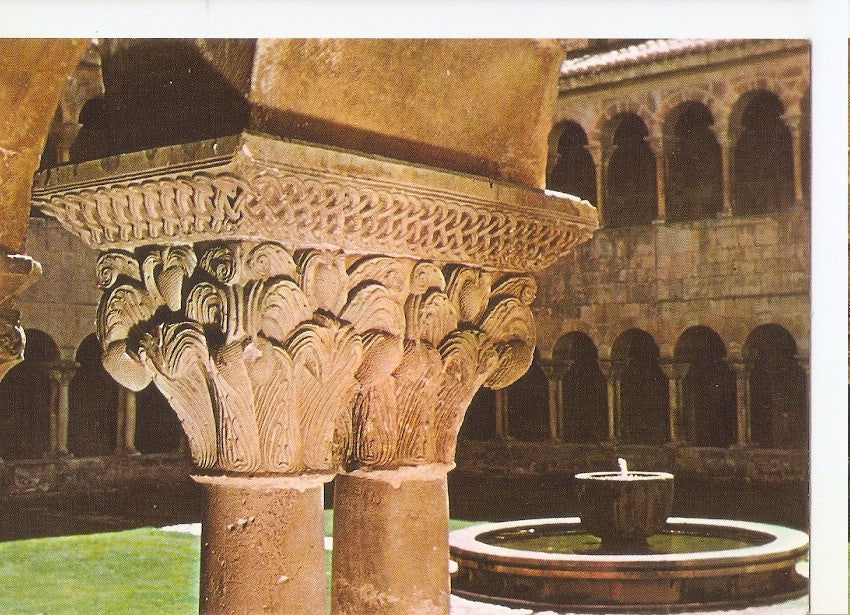 Postal 045921 : Abadia de Santo Domingo de Silos (Burgos). Capitel s. XI y arcadas del Claustro