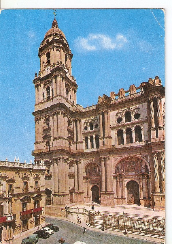 Postal 046318 : Malaga. Fachada de la Catedral y vista parcial de la Plaza del Obispo