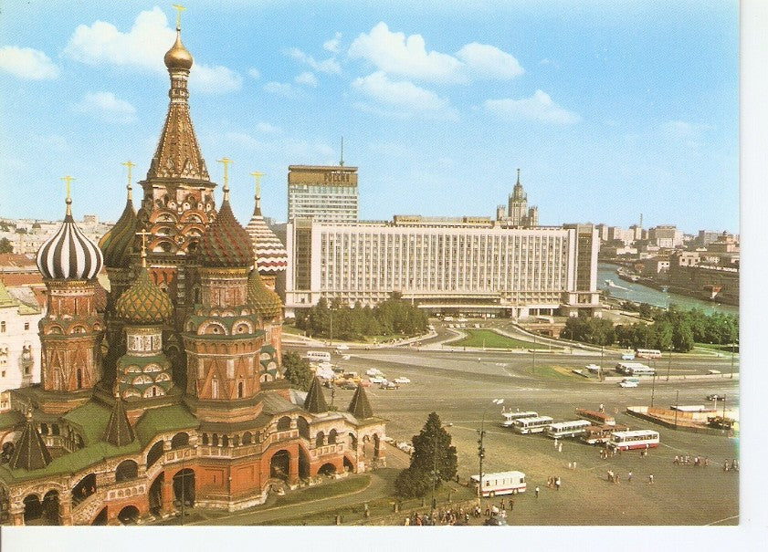 Postal 046378 : Moscow. The Cathedral of St. Basil the Blessed and the Rossiya Hotel