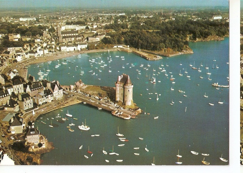 Postal 046659 : Saint-Servan - Saint-Malo. Vue generale sur le Port et la Ville