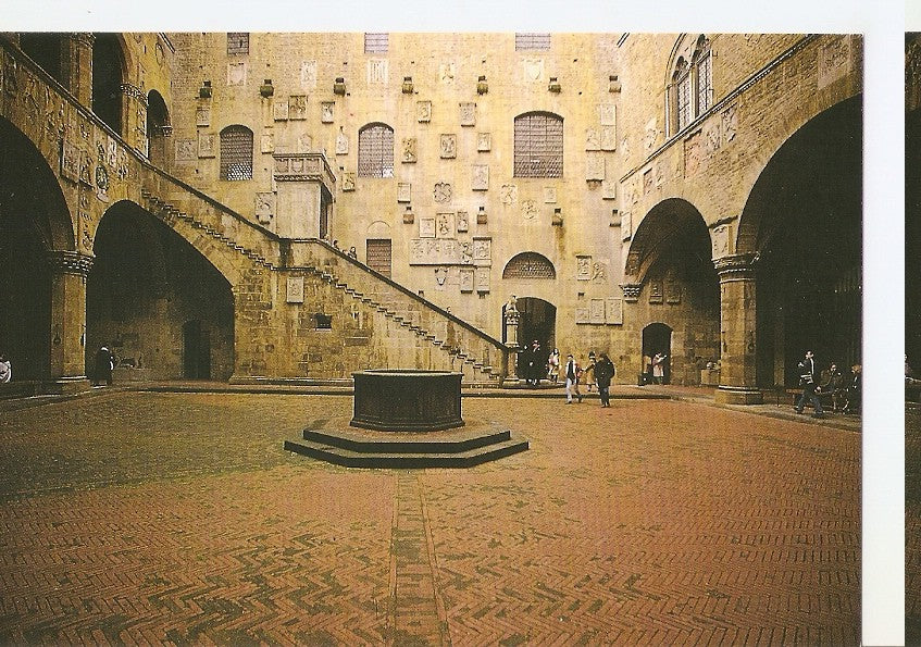 Postal 046667 : Firenze. Palace of the Mayor or Bargello (The cour)